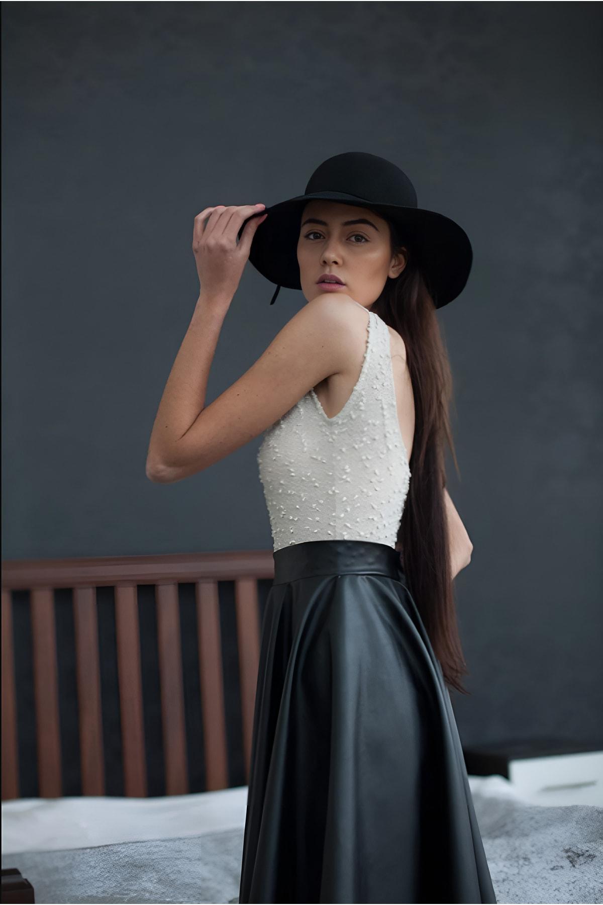 Kadın Siyah Suni Deri Kloş Etek Faux Leather Şık & Kombin Dostu