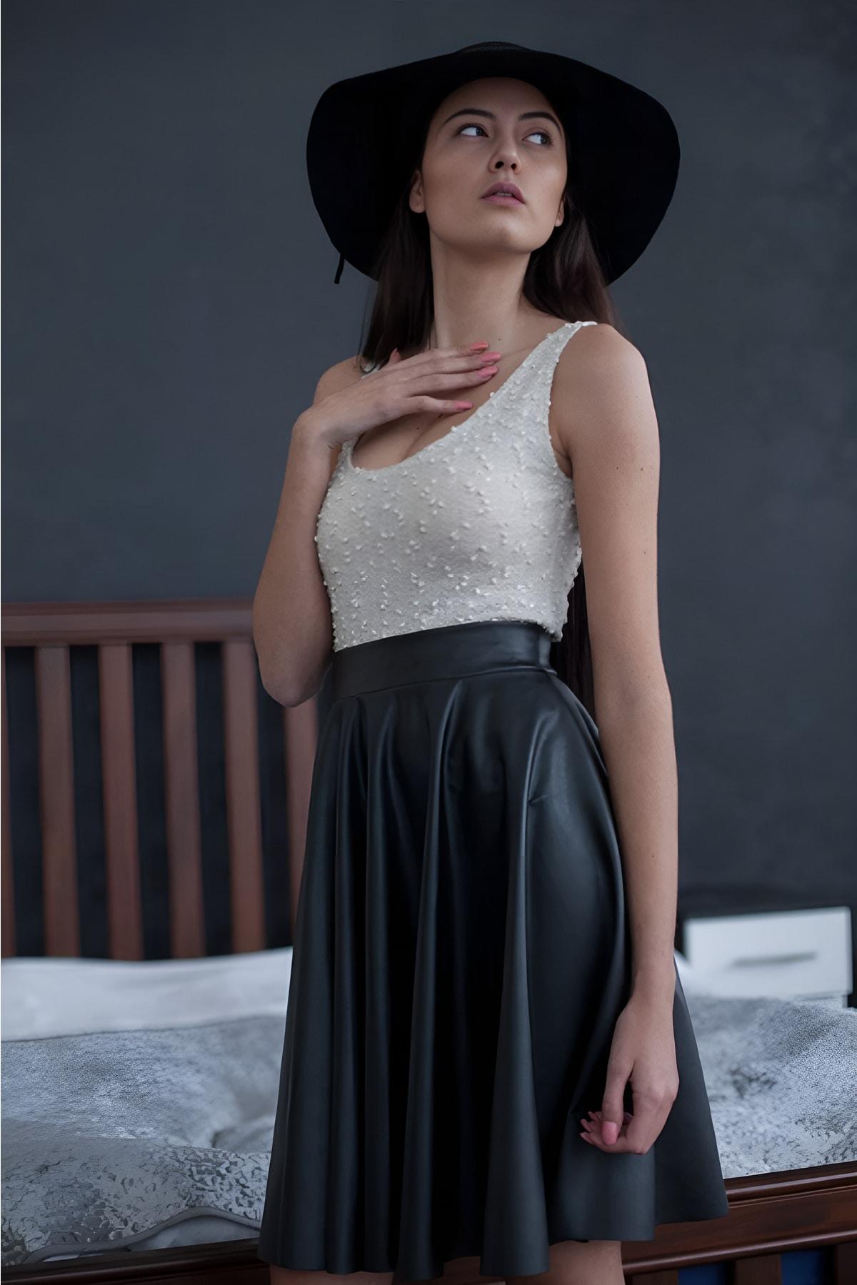 Kadın Siyah Suni Deri Kloş Etek Faux Leather Şık & Kombin Dostu