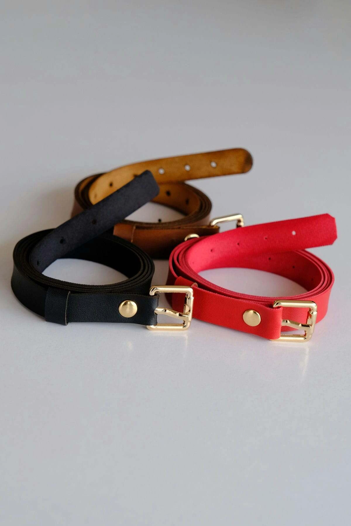 Kare Toka Detaylı 3'lü Kemer Set | Siyah - Kırmızı ve Taba Kemer (Gold Aksesuar)