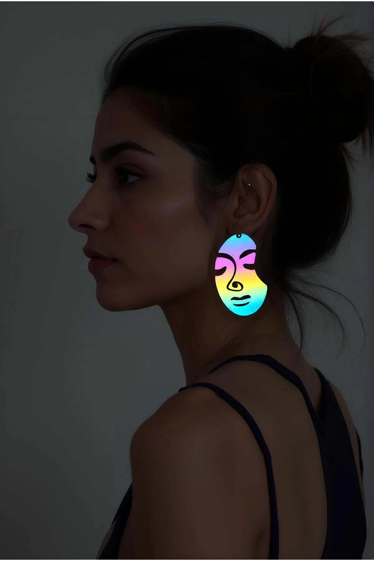 Rainbow Reflektörlü Soyut Kadın Yüzü Küpe, Şık Lazer Kesim Küpe - APBJ005