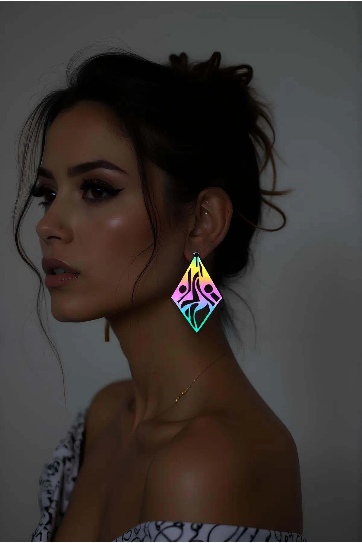 Rainbow Reflektörlü Geometrik Küpe, Tarz Lazer Kesim Küpe - APBJ009