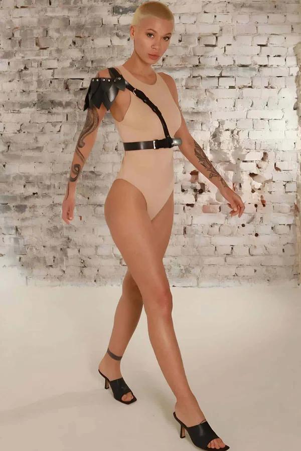 Asymmetrical Shoulder Harness with Waist Belt