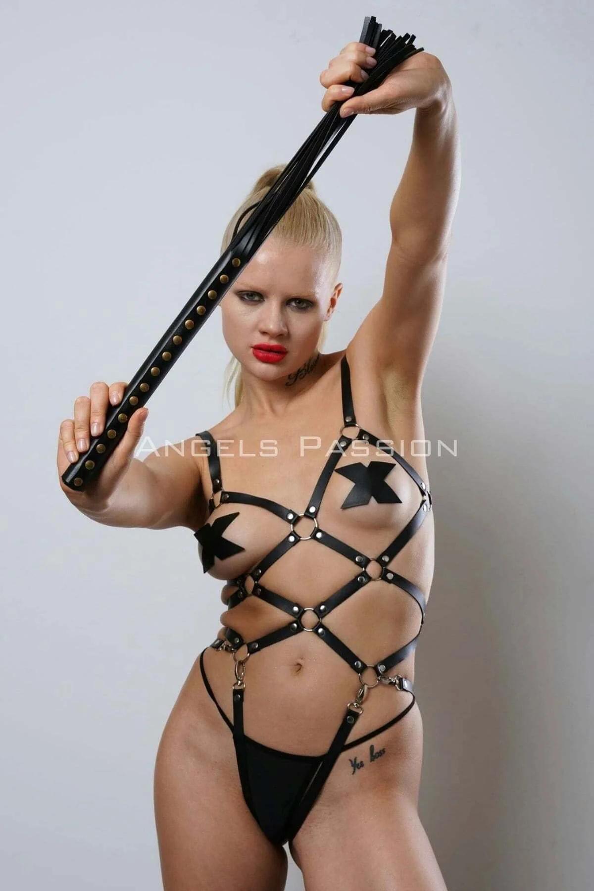 Full Body Harness with Strappy O-Ring Design