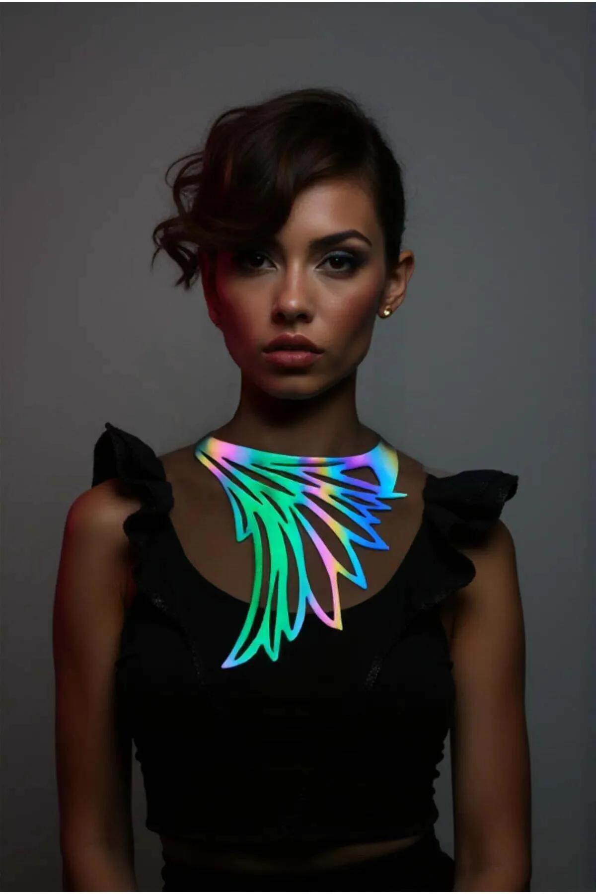 Reflective Wing Choker Necklace