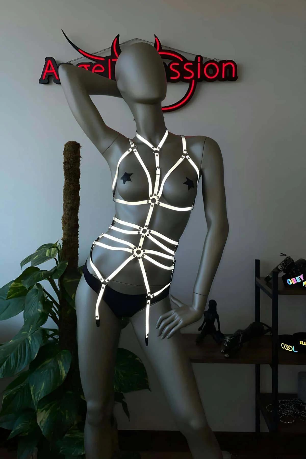 Reflective Body Harness with O-Ring Accents