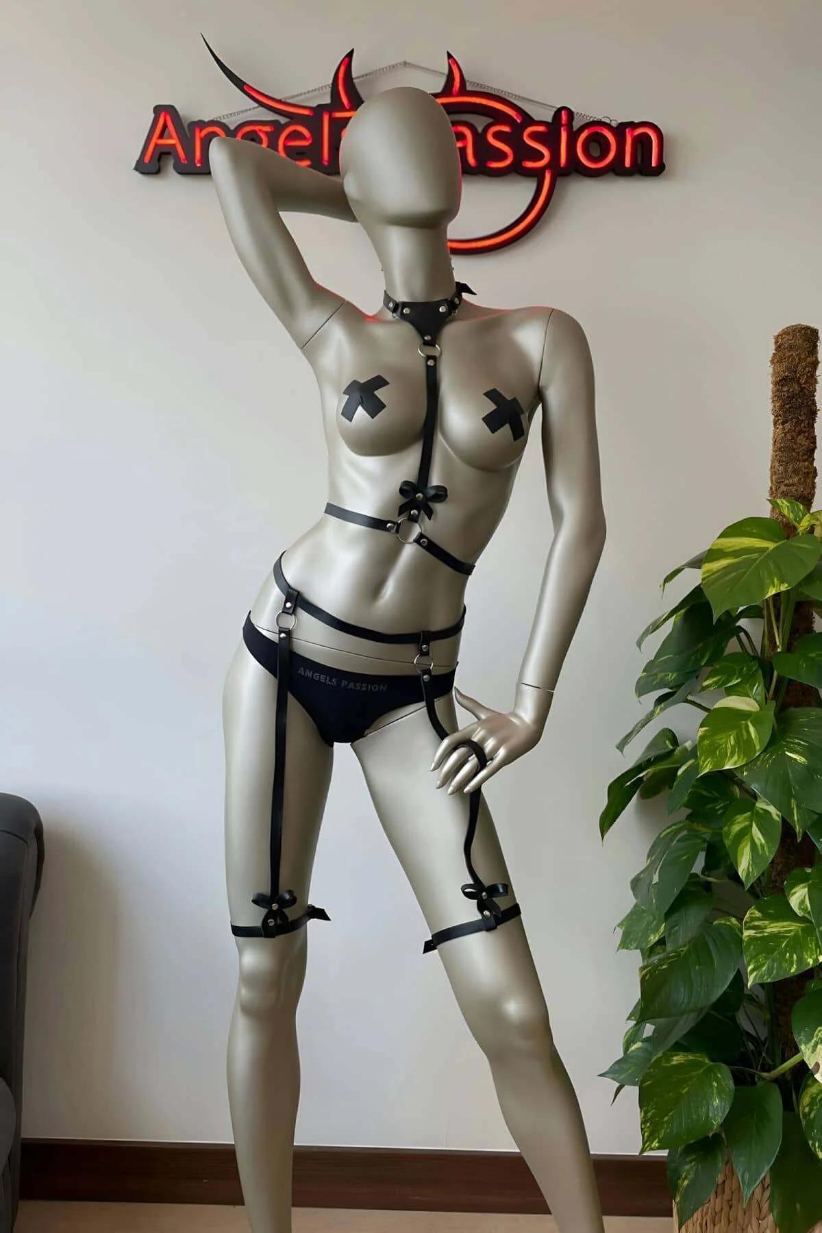 Full Body Harness Set with Adjustable Bow Details