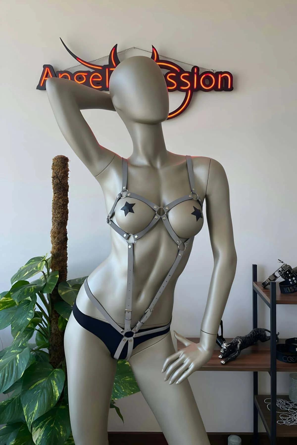 Reflective Body Harness with O-Ring Detail