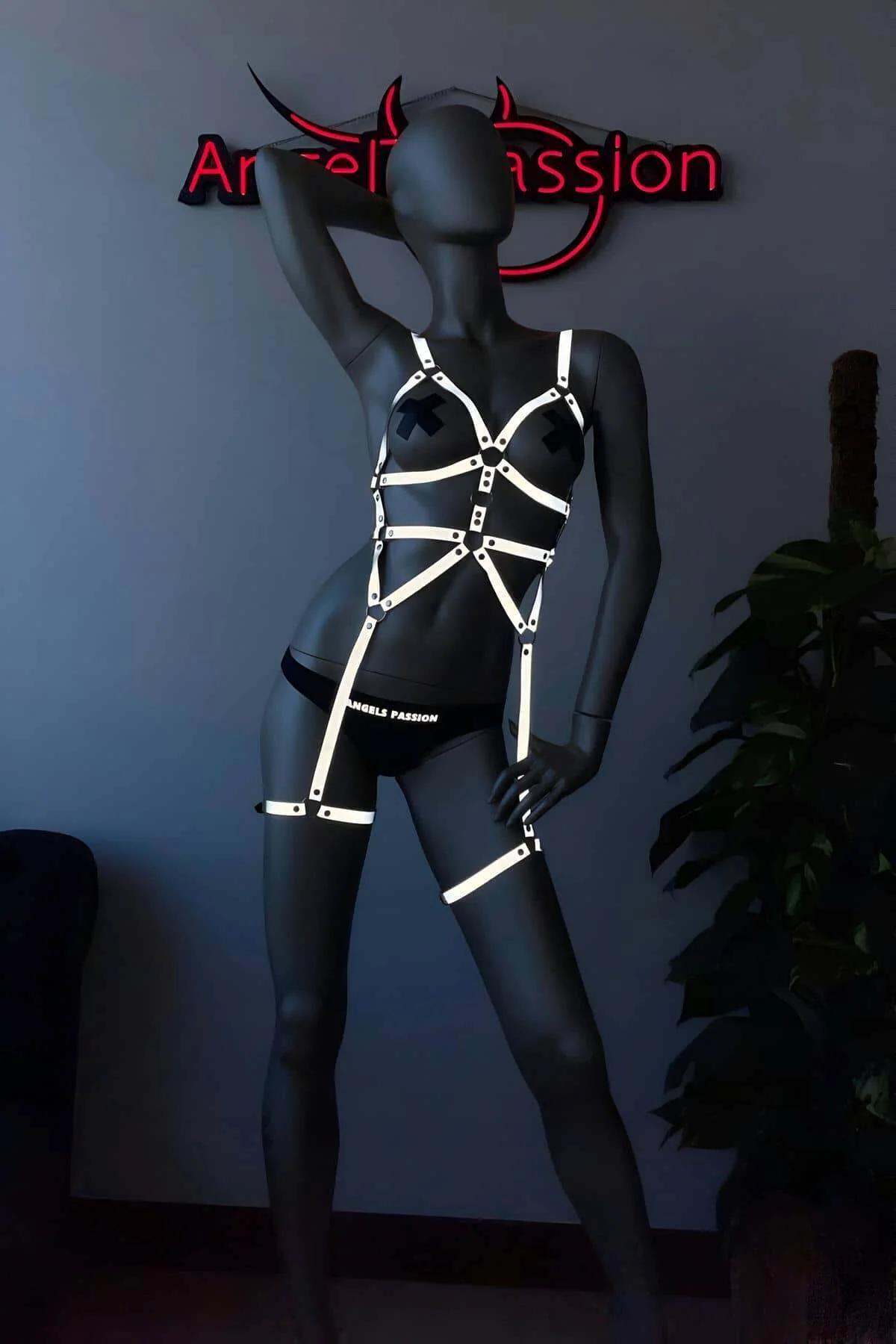 Reflective Full Body Harness with Multi-Strap Design