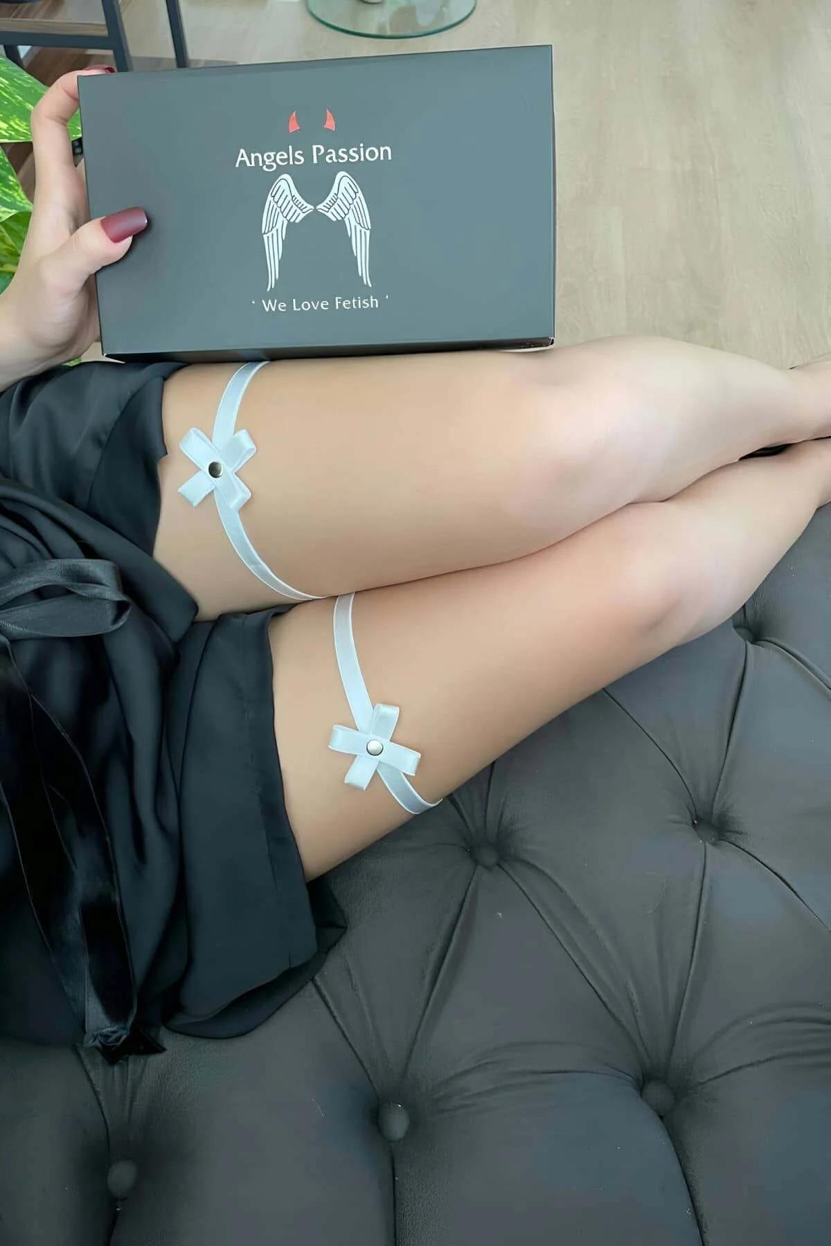 Elastic Garter Set with Bow and Pearl Detail