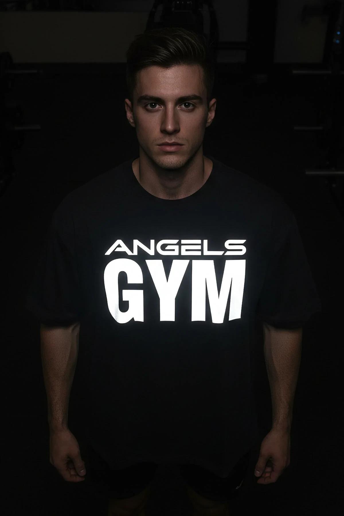 oversize siyah gym tişört tam boy yan açı pamuklu düşen omuz kesimi