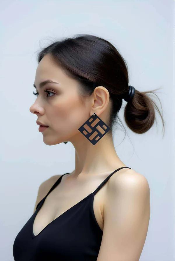lazer kesim siyah kare küpe geometrik ızgara desenli mat vegan deri yaklaşık 4,5 cm