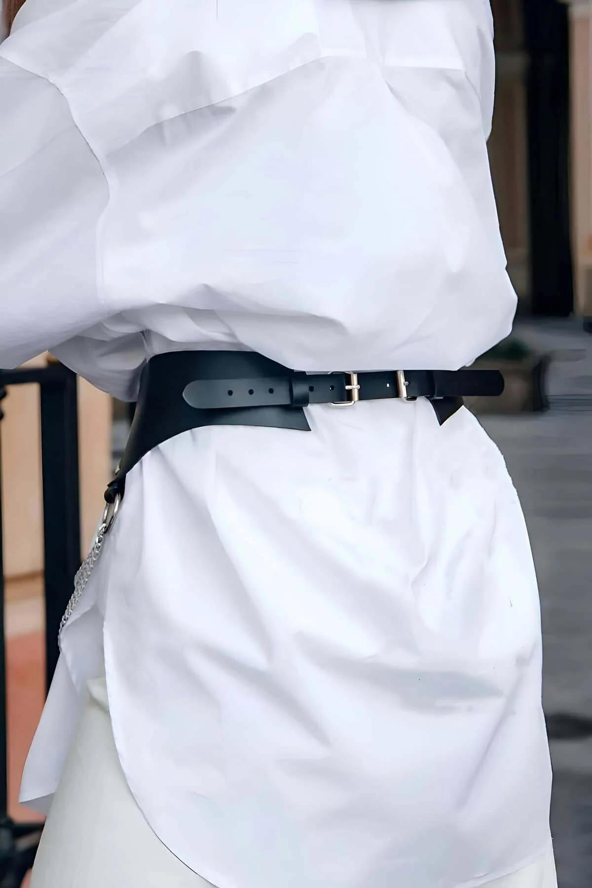 Wide black PU leather belt with four silver chains draping below the center O-ring