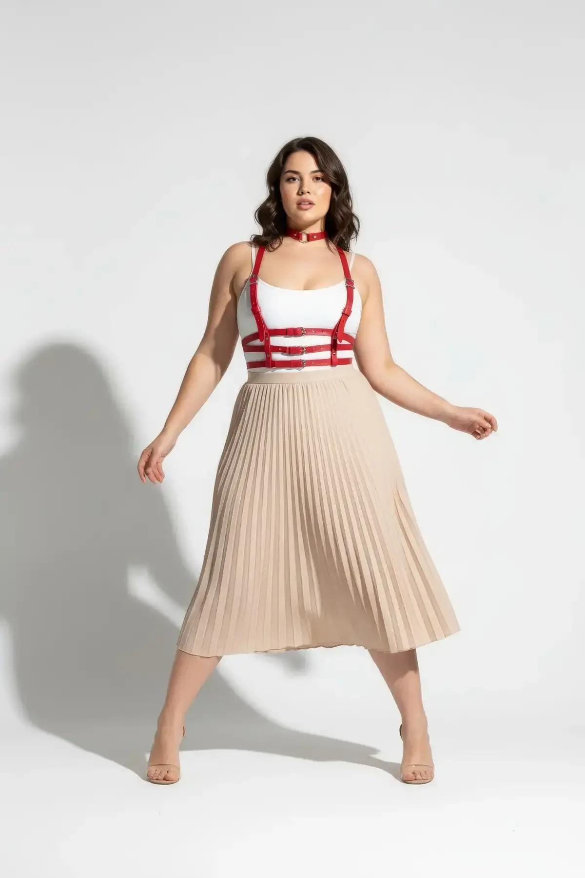 kırmızı vegan deri harness korse bel çevresi 80-120 cm ayarlanabilir toka yakın çekim